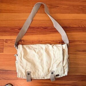 Aeropostale Vintage Messenger Bag (Very Cool)
